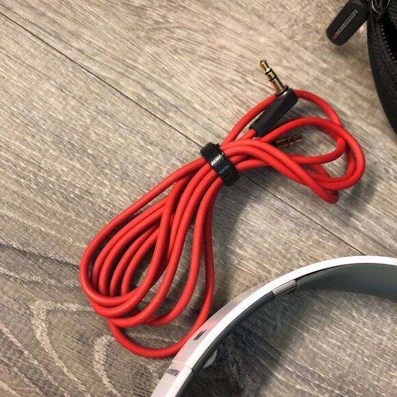 Beats By Dr Dre Solo HD Monster Wired On-Ear Headphone 3.5mm With Case Tested - Picture 10 of 11